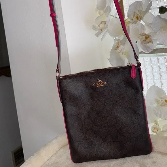 Coach crossbody - Picture 2 of 11